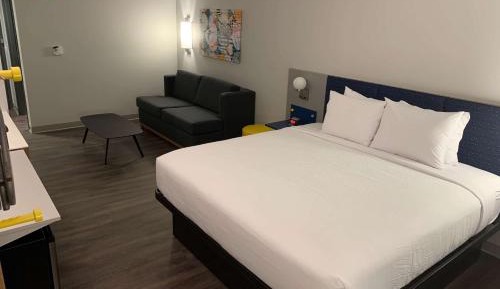 King Studio Suite with Bath Tub - Mobility Access/Non-Smoking