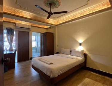 Deluxe Double or Twin Room with 24 hr Check-In & Check-out