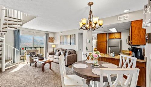Apartment with Mountain View