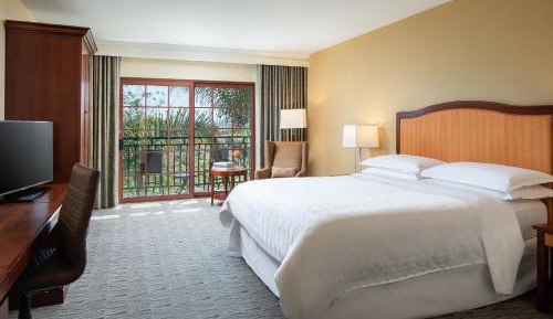 Traditional, Guest room, 1 King, Balcony