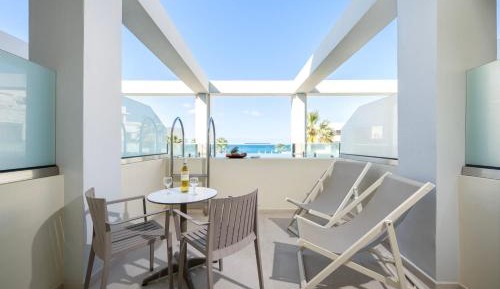 Deluxe Double or Twin Room with Pool Access