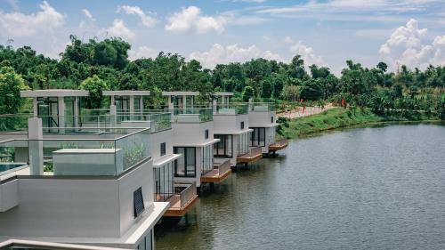 Bungalow - Water Front 