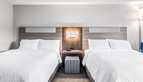 Standard Room with Two Queen Beds