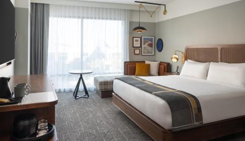 Classic King Room with Gateway View