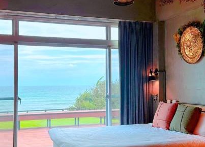Deluxe Double Room with Side Sea View
