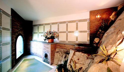 Family Room (2 Adults + 2 Children)