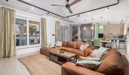 Three-Bedroom Holiday Home 