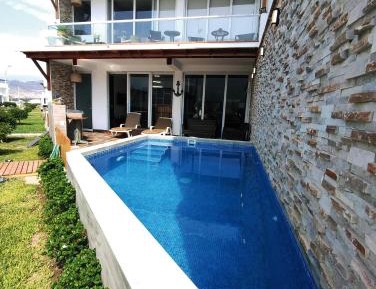 Four-Bedroom Deluxe Apartment
