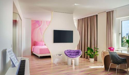 nhow Friends & Family Room with River View (2 Adults + 2 Children)