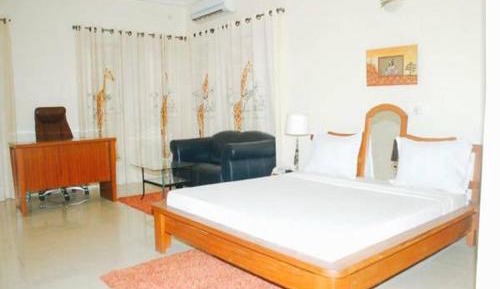 Deluxe Room (2 Adults + 1 Child)
