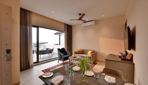  Hazel Suite Room