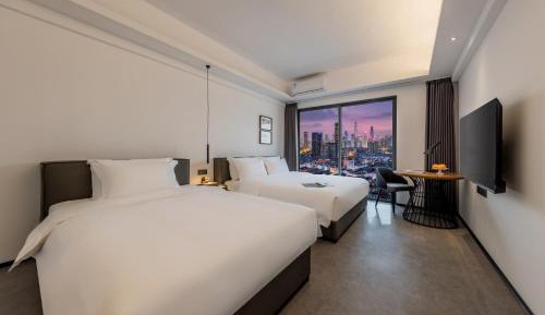 Deluxe Double or Twin Room with City View