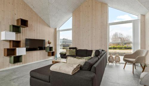 Seven-Bedroom Holiday Home