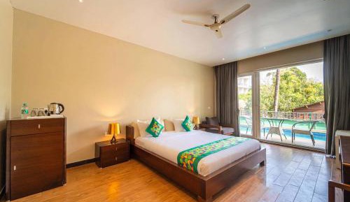 Deluxe Room with Pool View