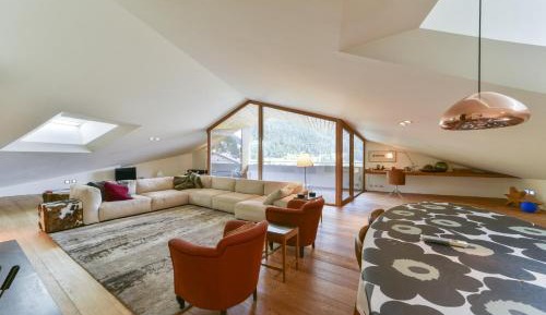 Four-Bedroom Deluxe Apartment