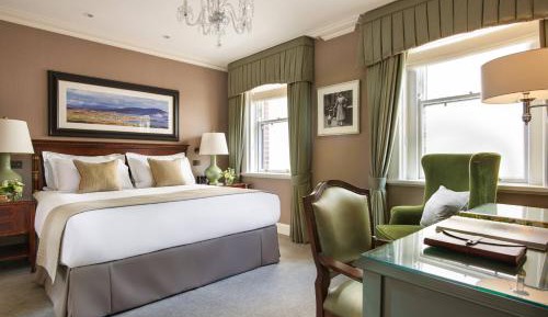 One-Bedroom King Suite with Courtyard View - Heritage Wing