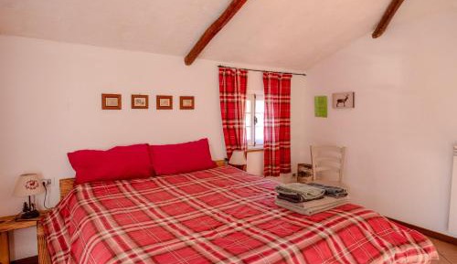 Three-Bedroom Apartment with Mountain View