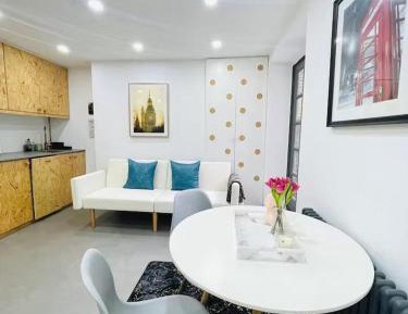 Two-Bedroom Deluxe Apartment with Garden View