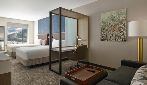 Queen Suite with Sofa Bed and Mountain View - Top Floor