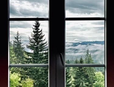 Apartment with Mountain View