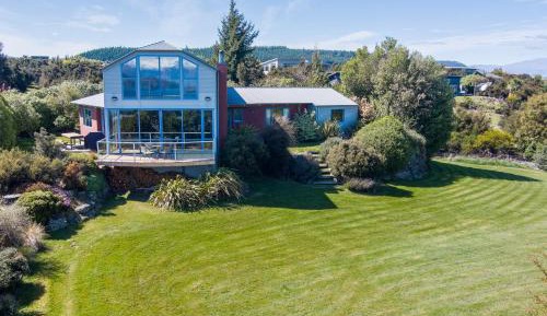 Three-Bedroom Holiday Home 