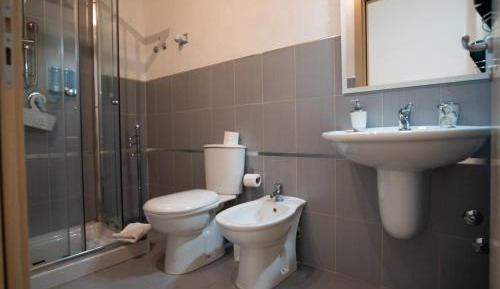 Quadruple Room with Private Bathroom