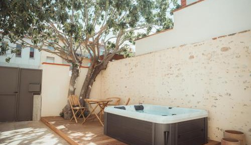 Suite with Hot Tub
