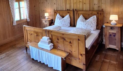 Two-Bedroom Apartment with Shower 