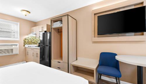 Deluxe Queen Room
