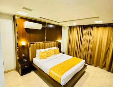 Deluxe King Room
