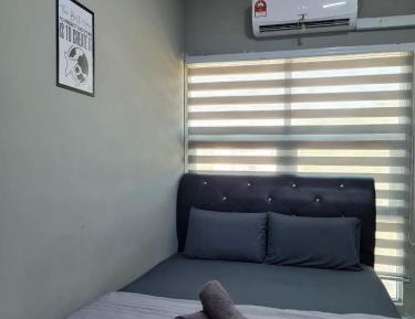 Deluxe Family Room with Window