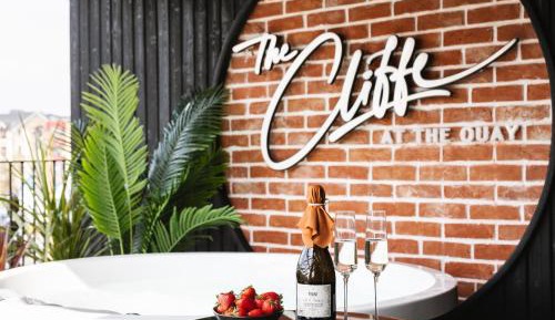 Deluxe Double Room with Balcony and Sea View