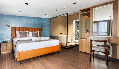 Queen Room with Spa Bath