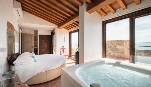 King Room with Spa Bath