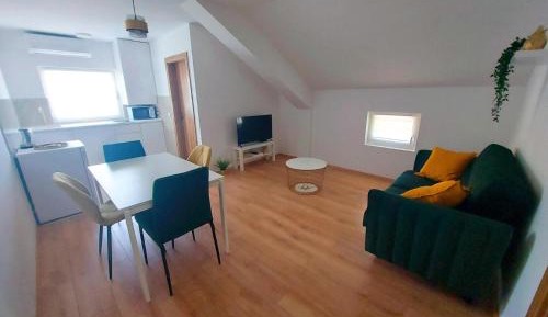 Deluxe Studio