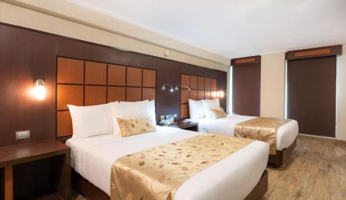 Quadruple Room with Two Queen Beds and No View - Non Smoking/Interior Hall