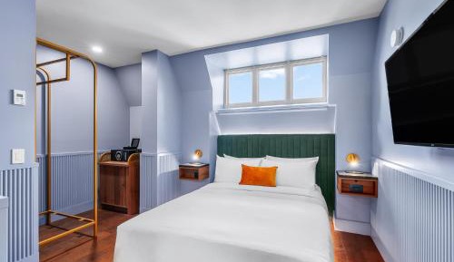Standard Queen Room
