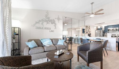 Two-Bedroom Apartment with Mountain View