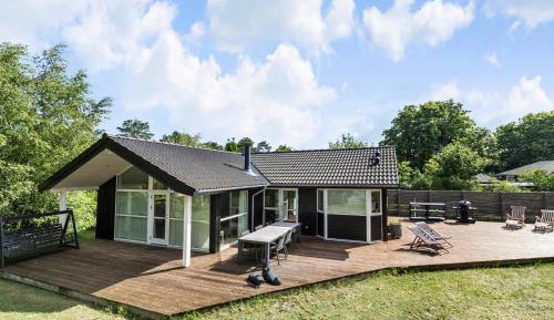 Three-Bedroom Holiday Home 
