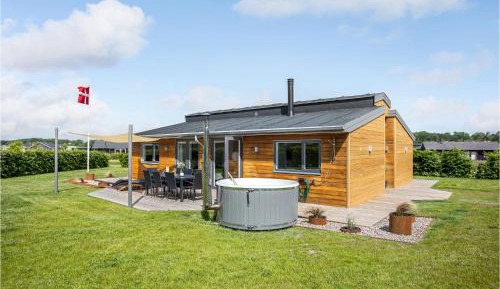 Three-Bedroom Holiday Home 