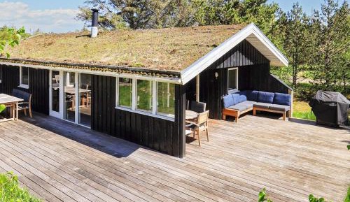 Three-Bedroom Holiday Home 