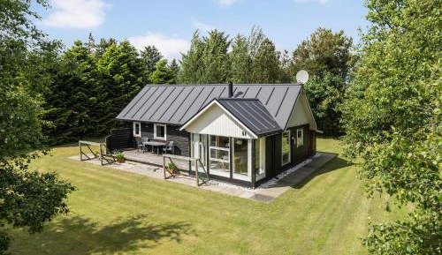 Three-Bedroom Holiday Home 