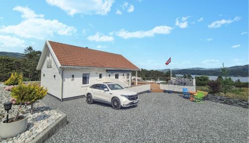 Three-Bedroom Holiday Home 