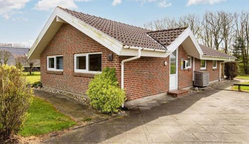 Four-Bedroom Holiday Home