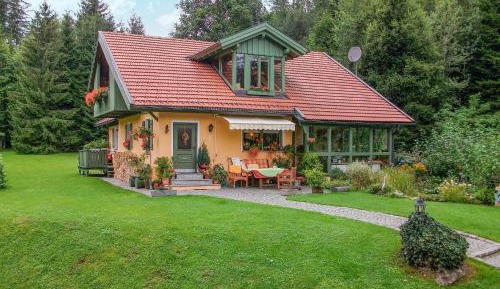 Three-Bedroom Holiday Home 