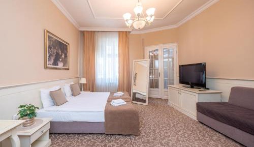 Deluxe Queen Room