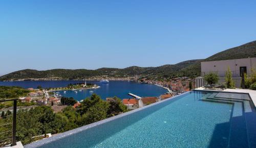 Five-Bedroom Holiday Home