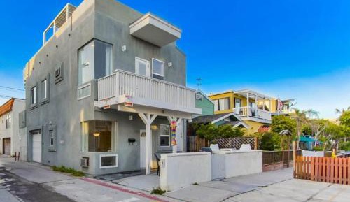 Three-Bedroom Holiday Home 