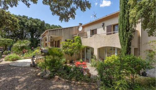 Three-Bedroom Holiday Home 