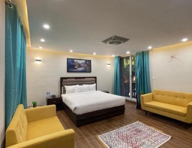 Deluxe Queen Room